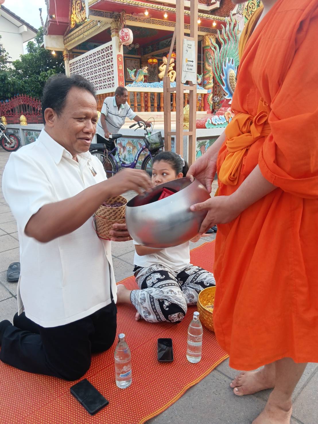 title - ส.ป.ก.ยโสธร ร่วมกิจกรรมทำบุญตักบาตรย้อนยุค วิถีถิ่น วิถีไทย ณ ถนนคนเดินยโสธร เมืองเก่าบ้านสิงห์ท่า ประจำปีงบประมาณ พ.ศ. 2569